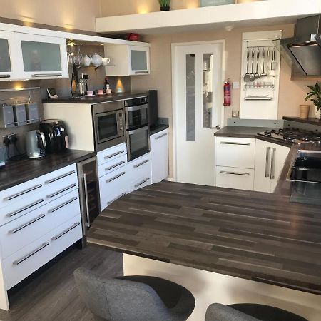 Hot Tub Accommodation North Wales Lodge リル エクステリア 写真