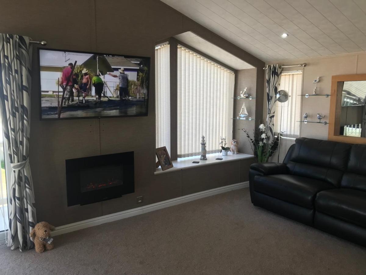 Hot Tub Accommodation North Wales Lodge リル エクステリア 写真