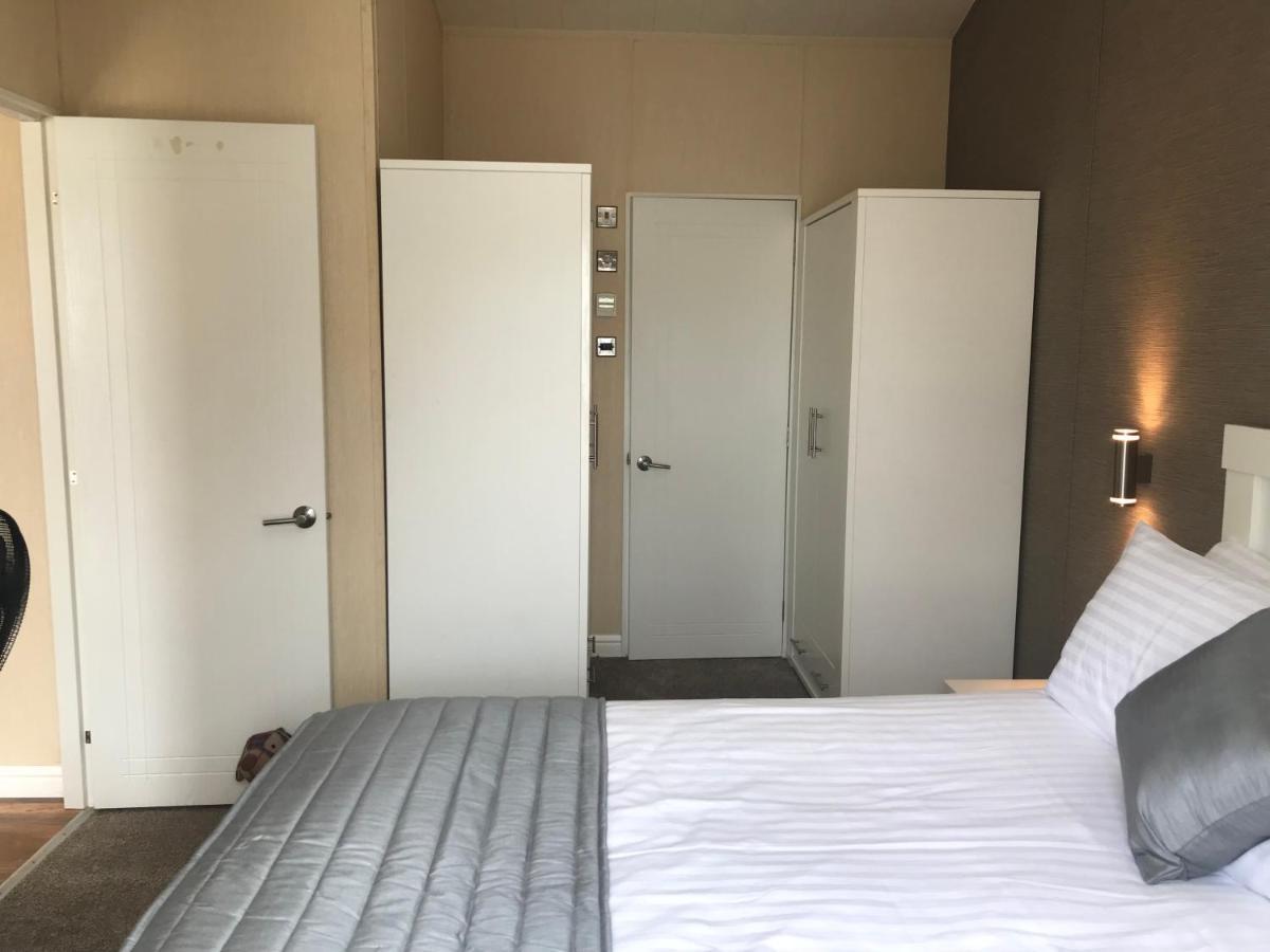 Hot Tub Accommodation North Wales Lodge リル エクステリア 写真