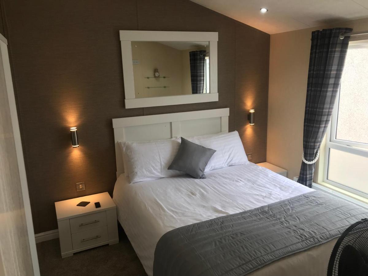 Hot Tub Accommodation North Wales Lodge リル エクステリア 写真