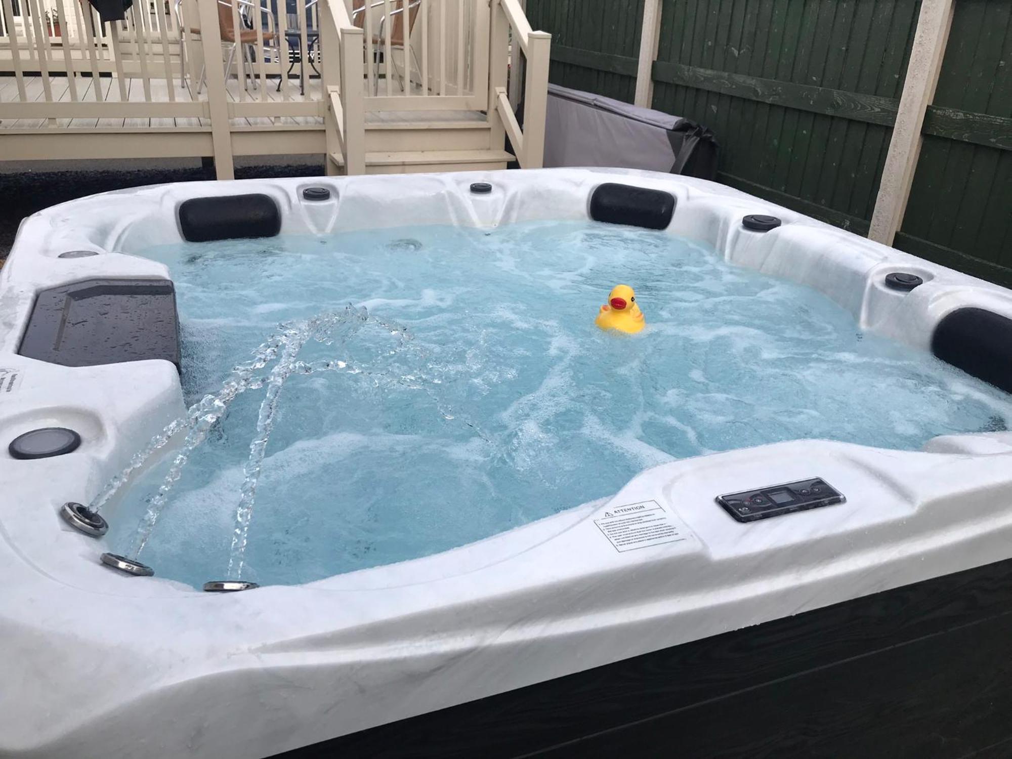 Hot Tub Accommodation North Wales Lodge リル エクステリア 写真